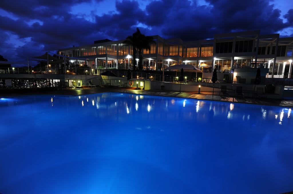 Absolute Beachfront Opal Cove Resort Korora Екстериор снимка