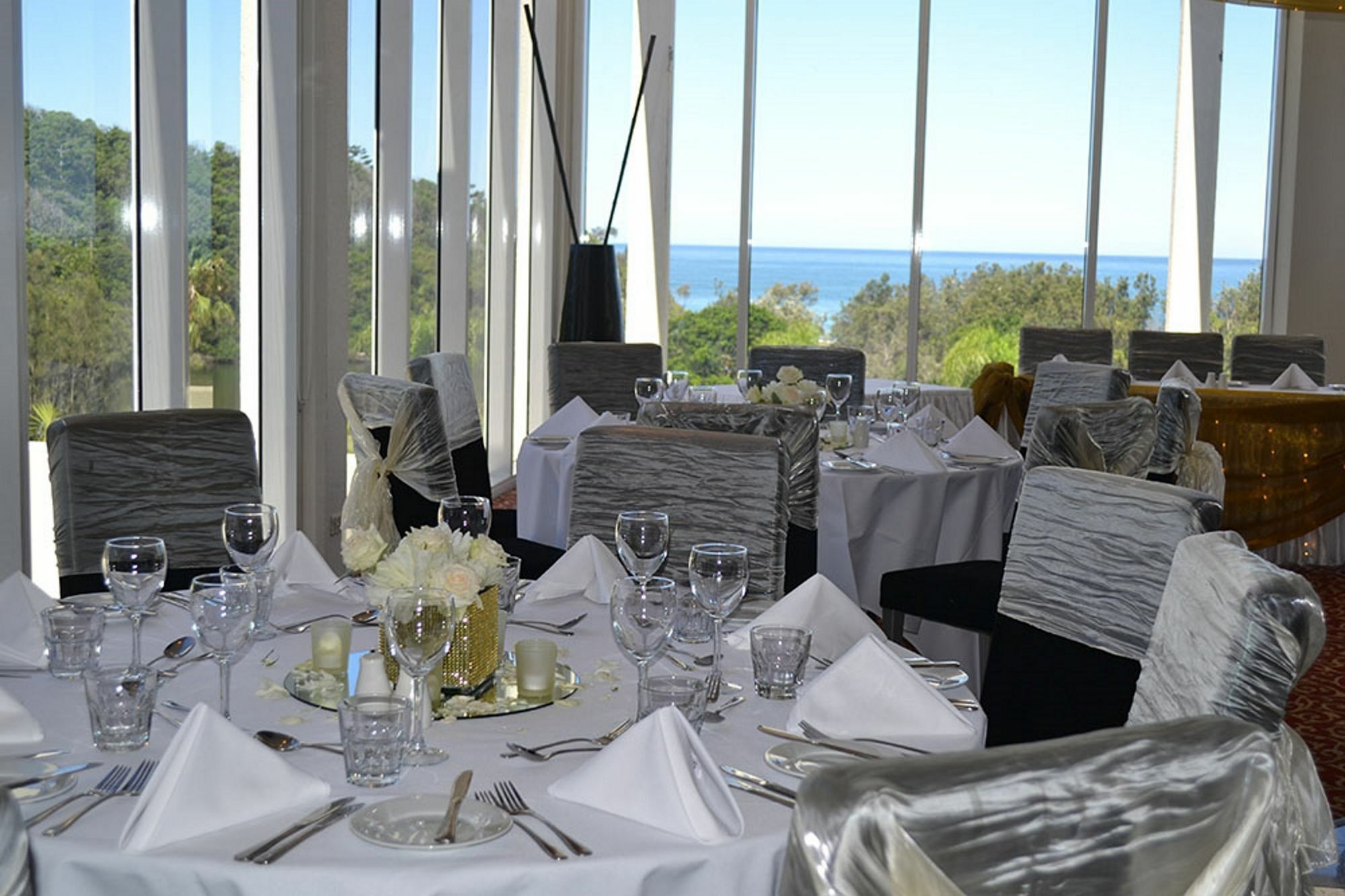 Absolute Beachfront Opal Cove Resort Korora Екстериор снимка
